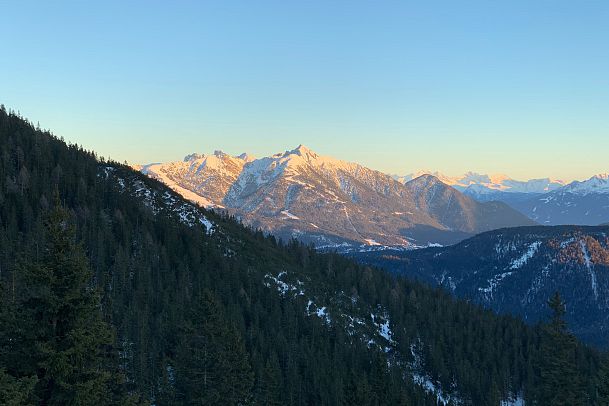 Ausblick von der Wettersteinhütte - abendlicher Ausblick gen Seefeld - Gaistal - Leutasch