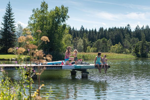 Familie am Steg beim See - Seefeld (4)