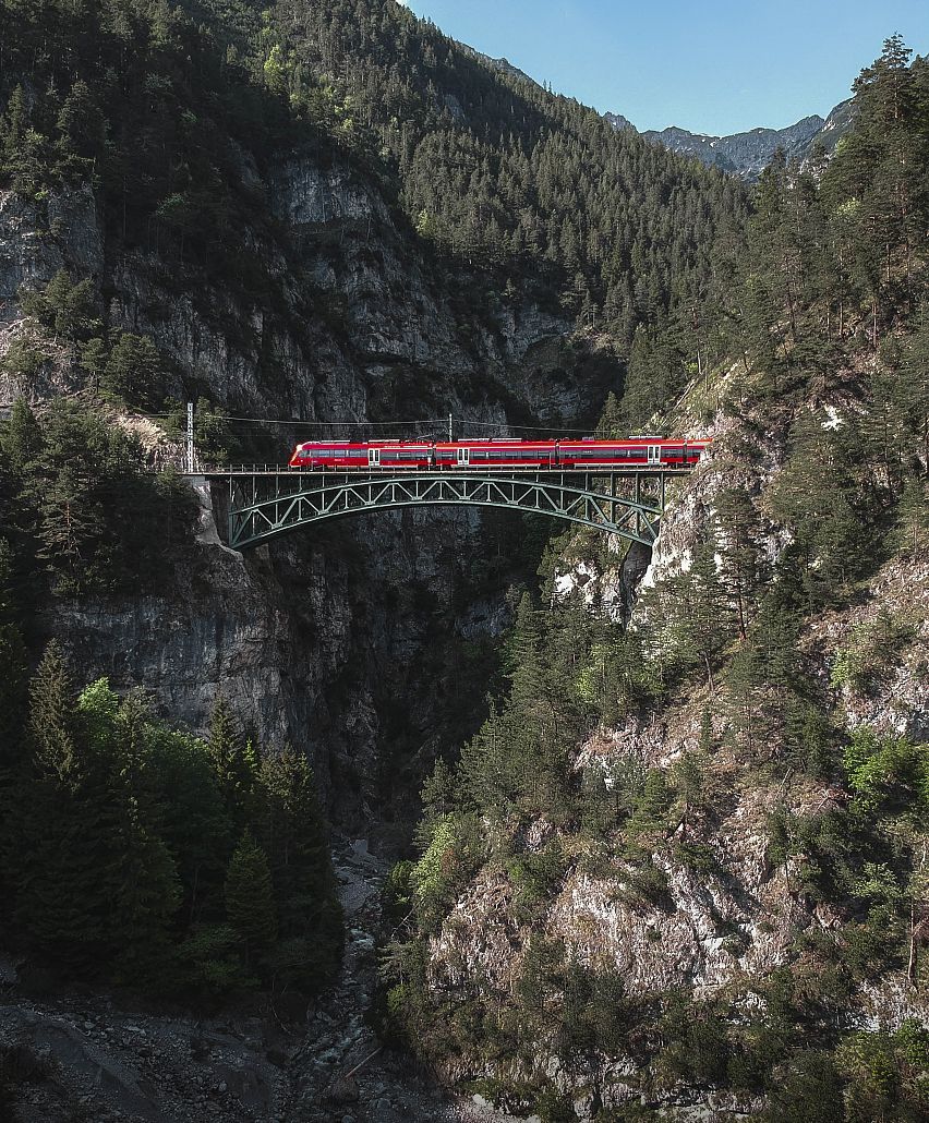zug-karwendelbahn-anreise-in-die-olympiaregion-seefeld