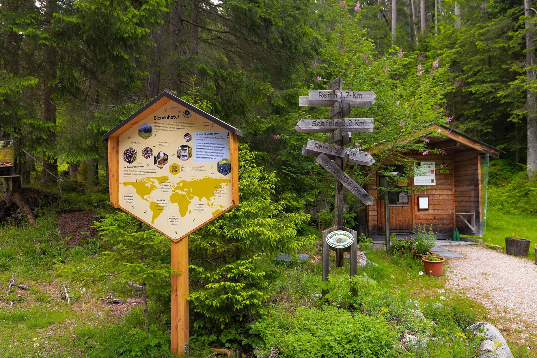 Bienenlehrpfad Reith - Infotafel Bienenhotel