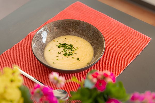 Brennsuppe wie auf der Alm – Tiroler Suppentradition mit viel Herz