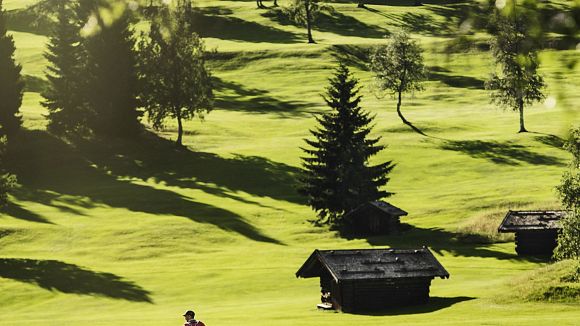Golfer mit Golfbag - Seefeld