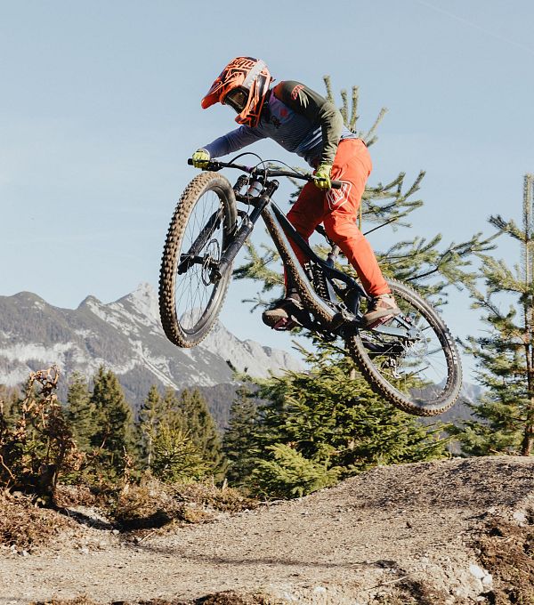 Sprung im Bikepark Katzenkopf Leutasch