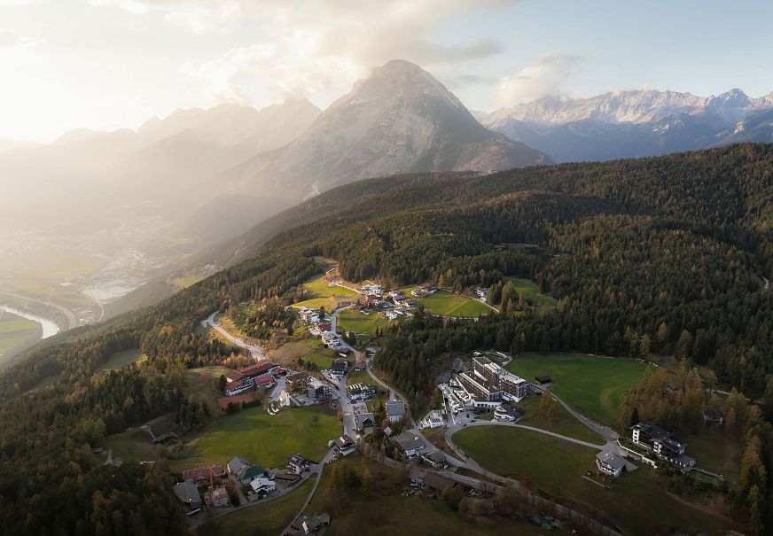 Drohnenaufnahme Mösern im Herbst
