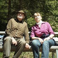 Hansi und Monika Bantl Neuner im Gaistal - Rast auf der Bank